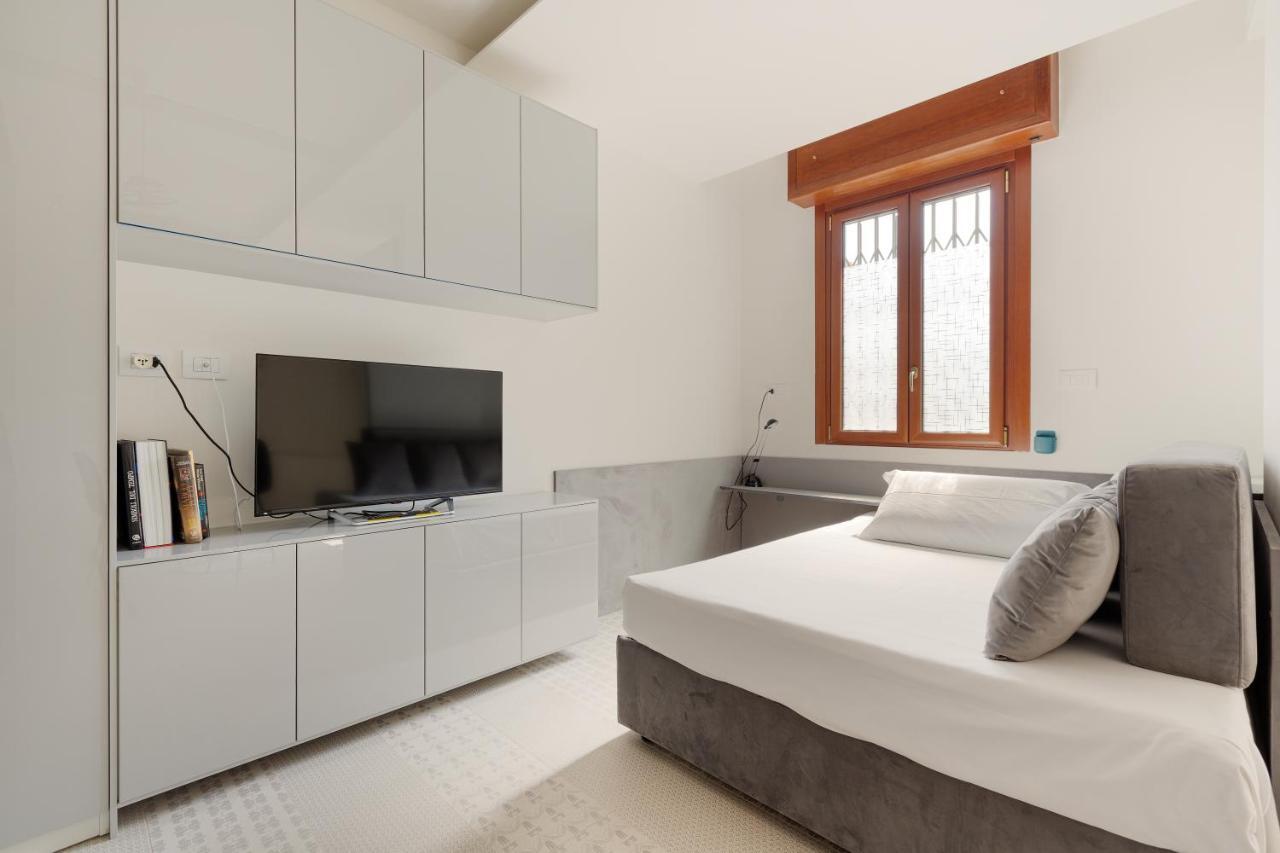 Apartment Renovated Apts Milan